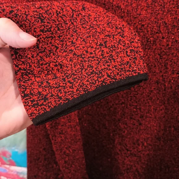 Chelsea and Theodore Red and Black Sparkly Long Half Sleeve Top Size 2X - Picture 6 of 7